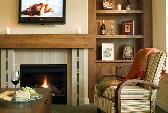 Pinot One Bedroom + Den Suite
